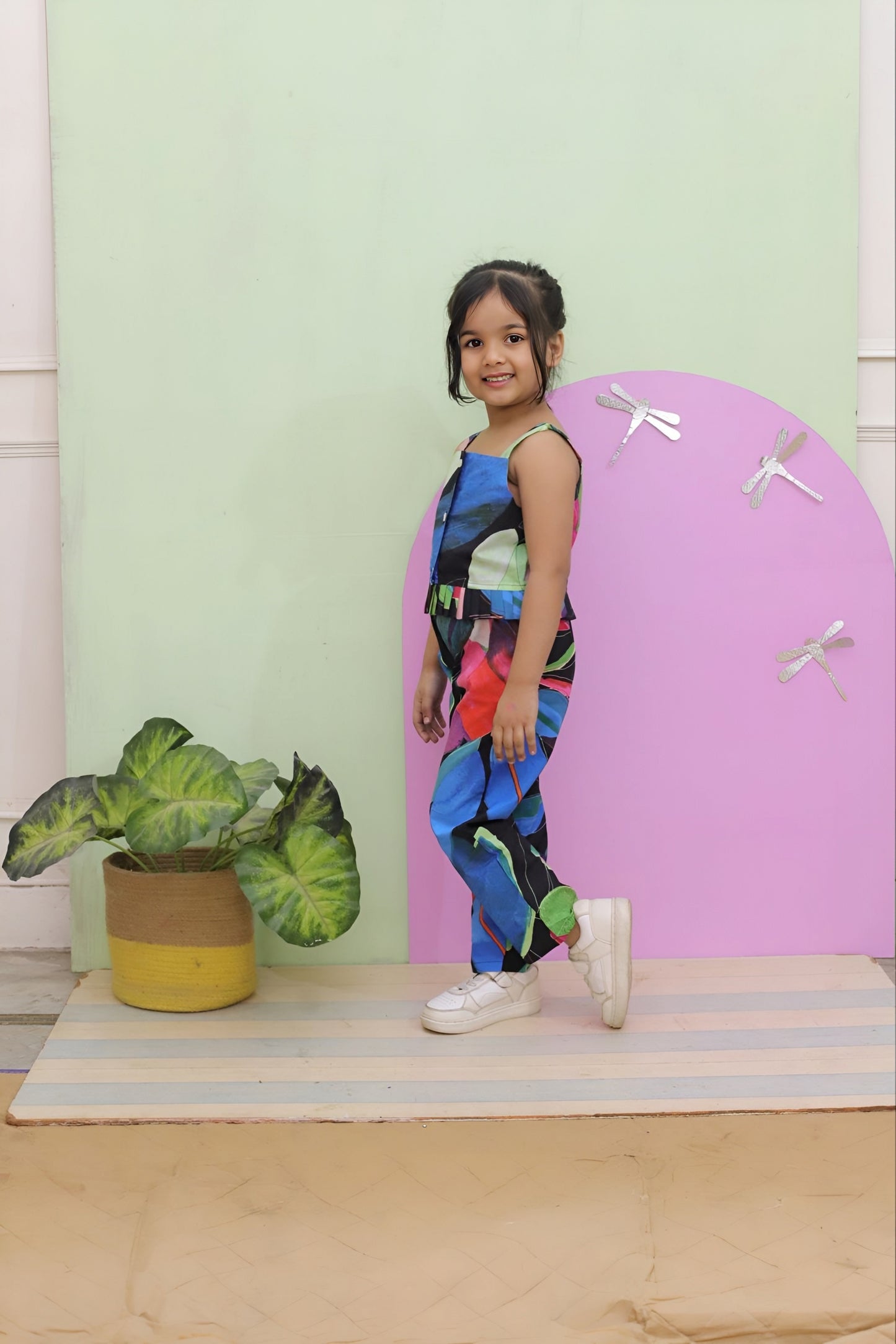 Girls Multicolor Abstract Print Sleeveless Jumpsuit – Casual Wear for Kids