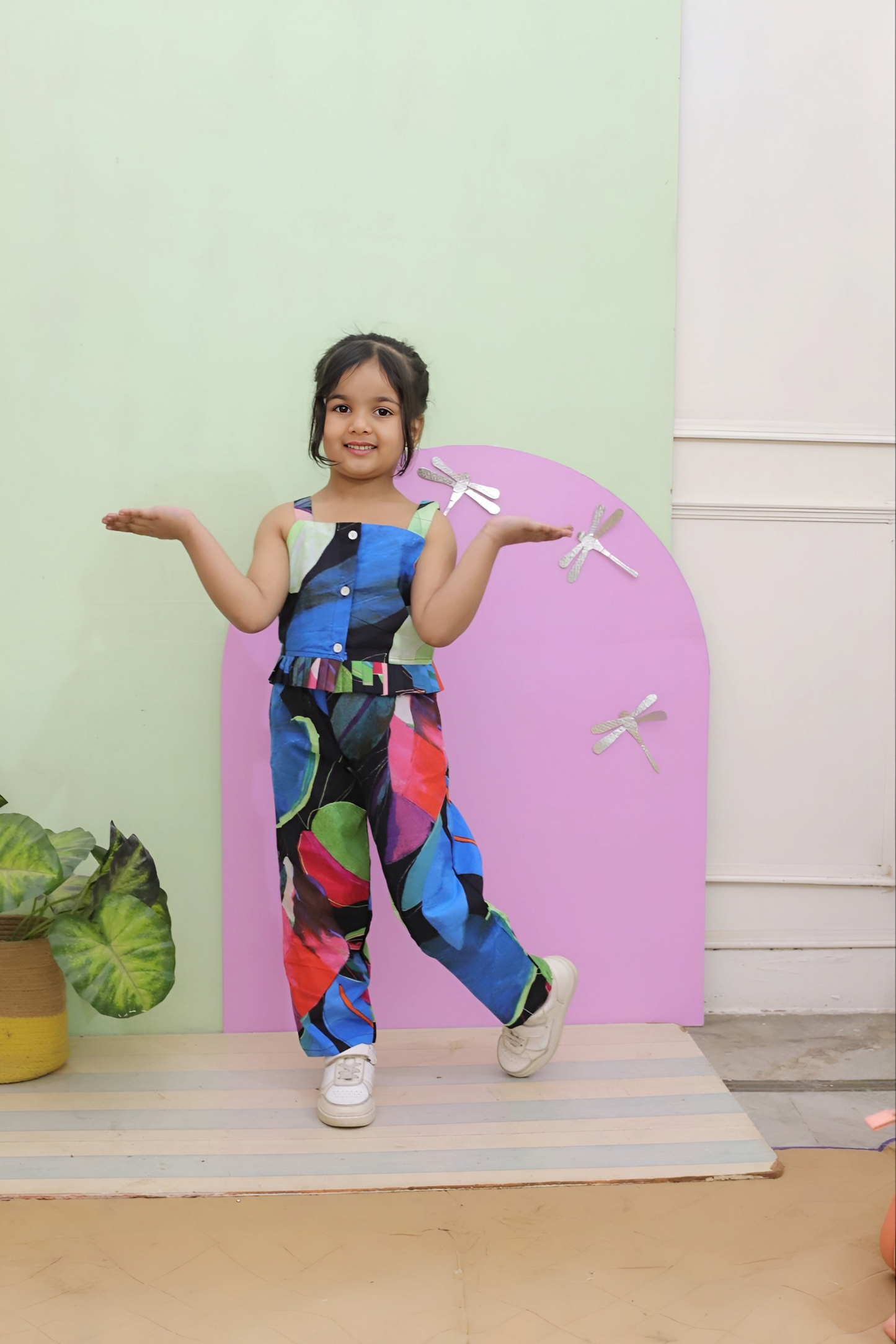 Girls Multicolor Abstract Print Sleeveless Jumpsuit – Casual Wear for Kids