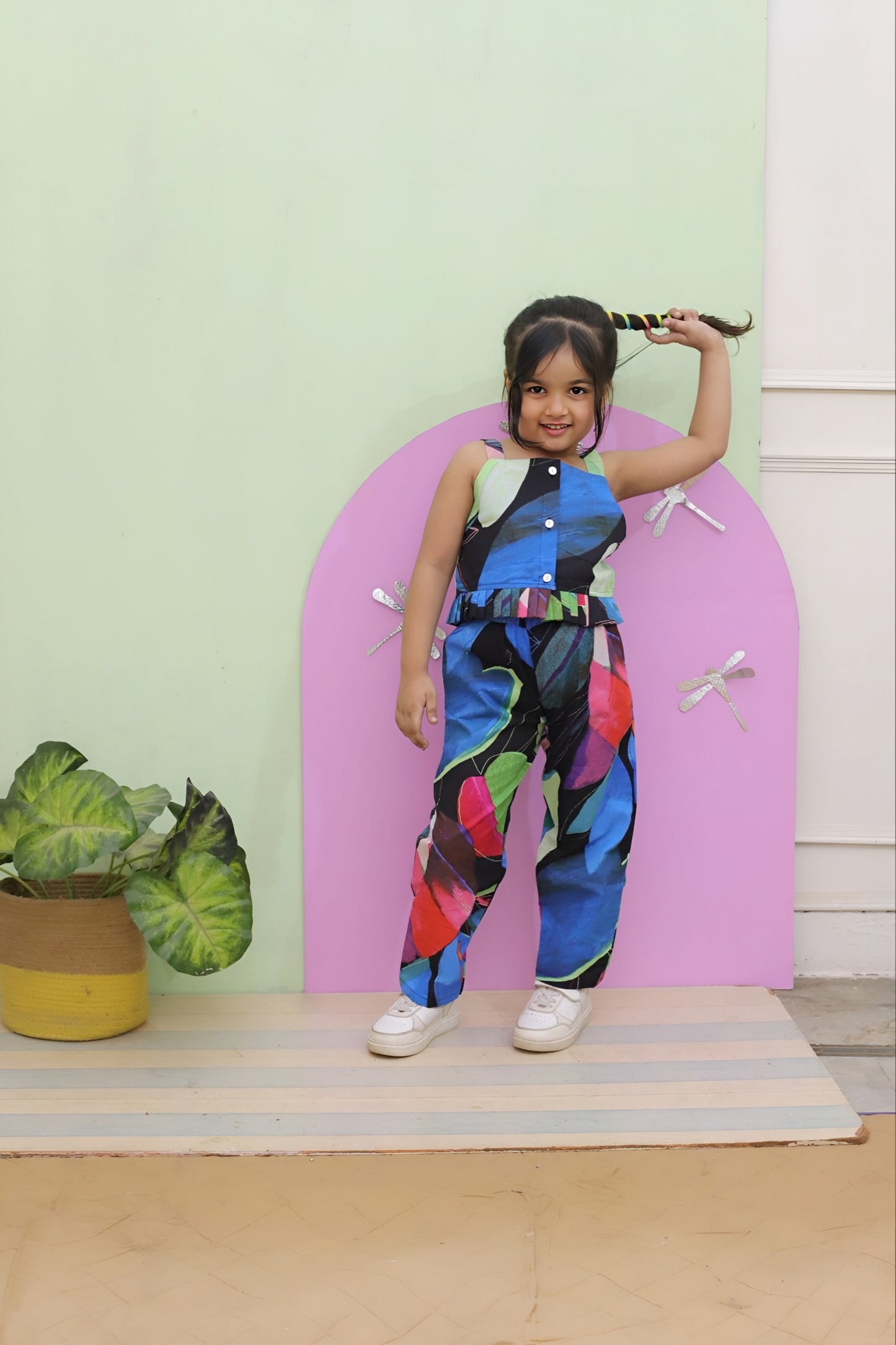 Girls Multicolor Abstract Print Sleeveless Jumpsuit – Casual Wear for Kids